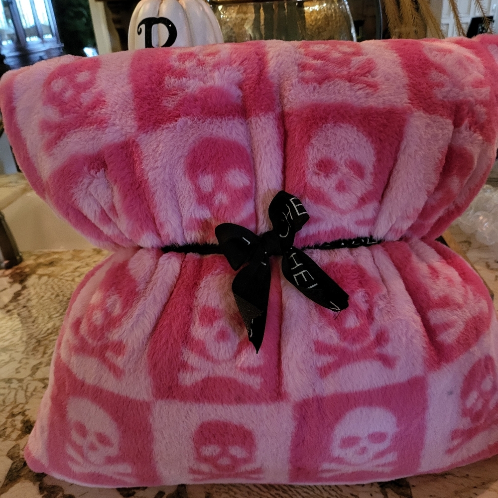 New Rachel Zoe Halloween Pink Skull Throw Pillow Nwt 🩷💀🩷 - Picture 8 of 13